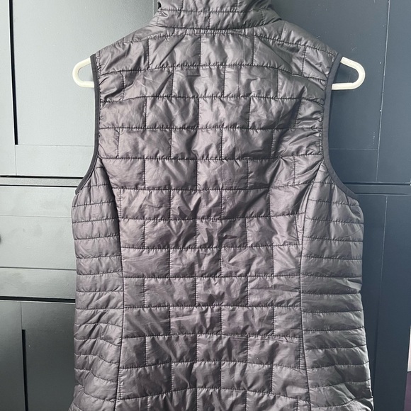 Patagonia Quilted Insulated Vest - Charcoal Black - Picture 2 of 6